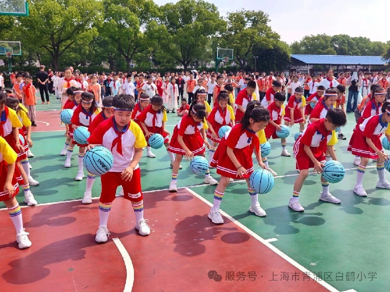 悦动逐韵 集市寻趣——白鹤小学举行2026年庆“六一”主题活动
