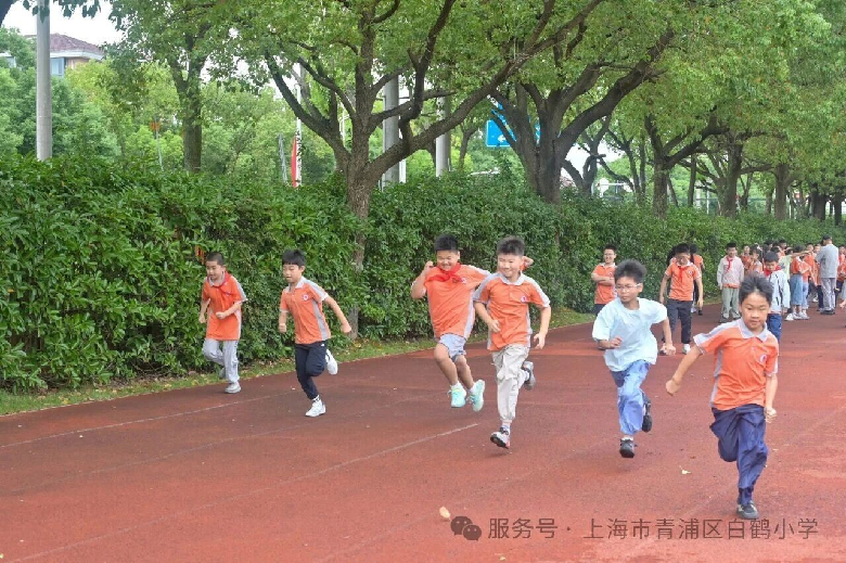 乐动展风采 达标强体魄——白鹤小学开展乐动比赛日体质达标争先...